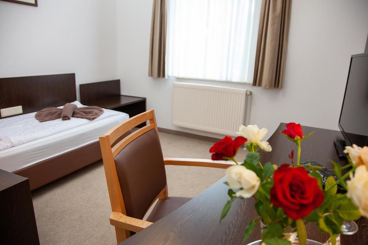Seehotel Zum Loewen Strasen エクステリア 写真