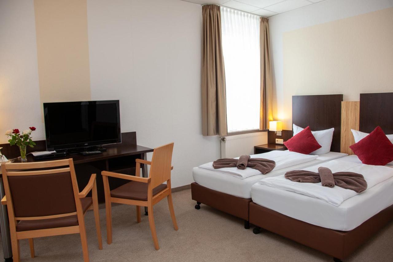 Seehotel Zum Loewen Strasen エクステリア 写真