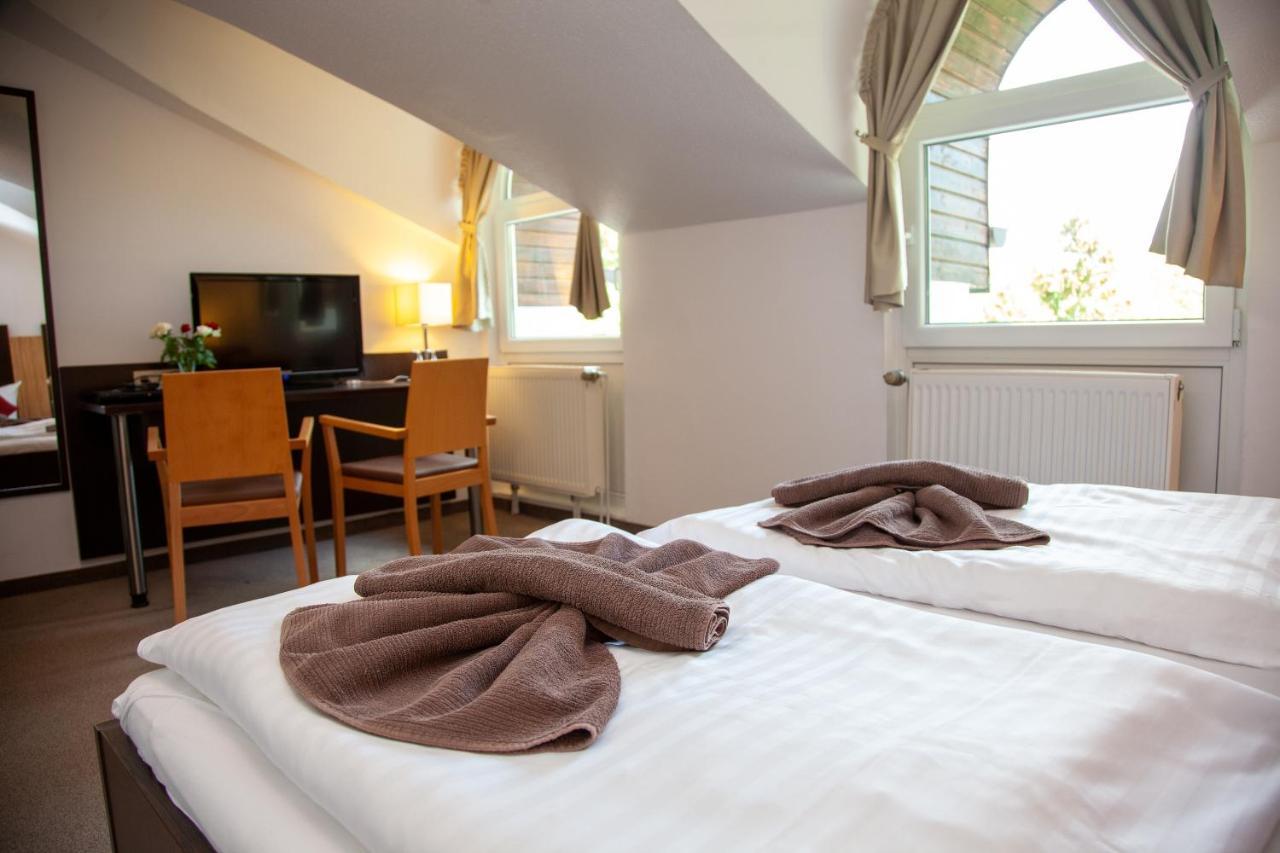 Seehotel Zum Loewen Strasen エクステリア 写真