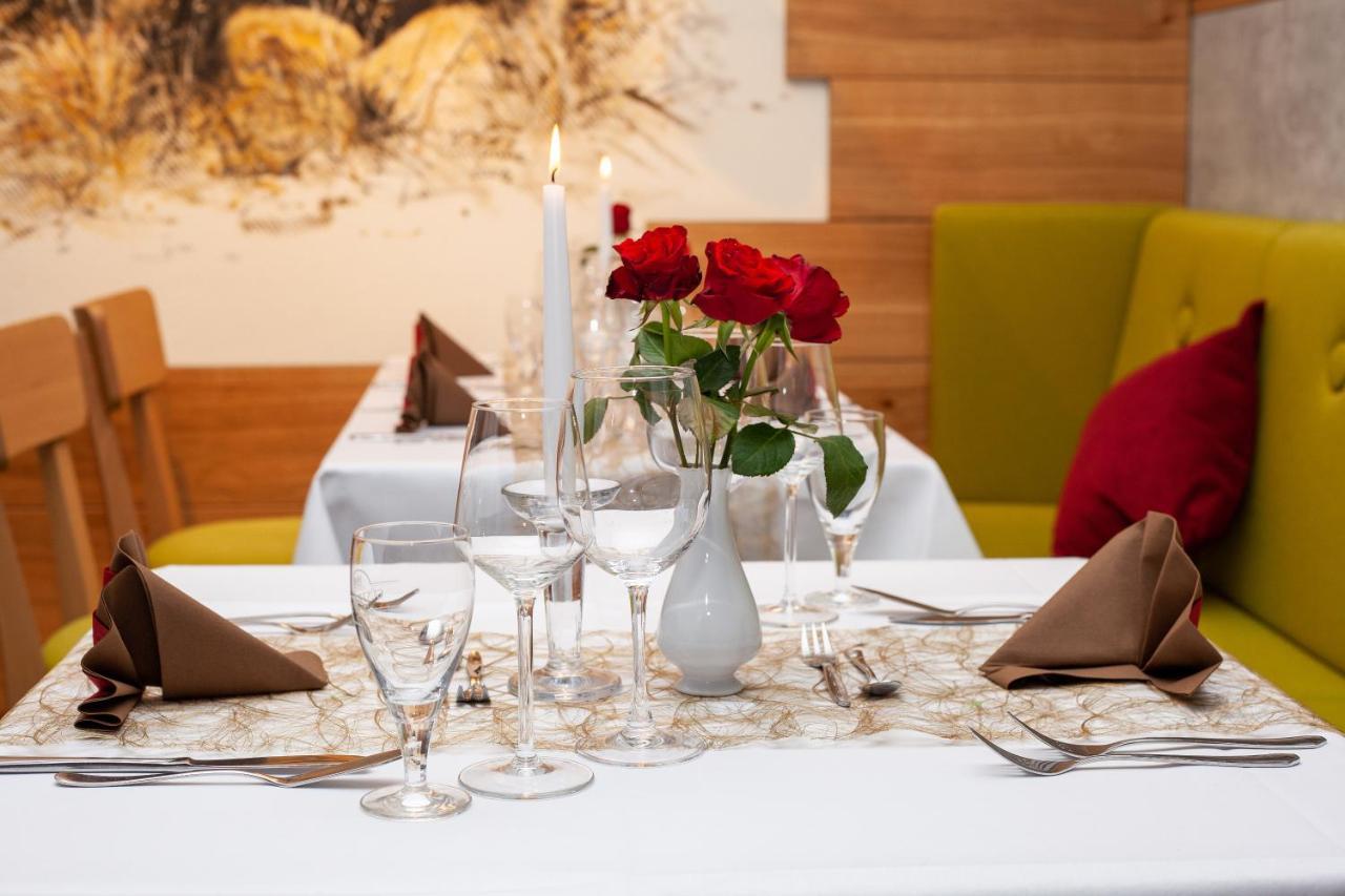 Seehotel Zum Loewen Strasen エクステリア 写真